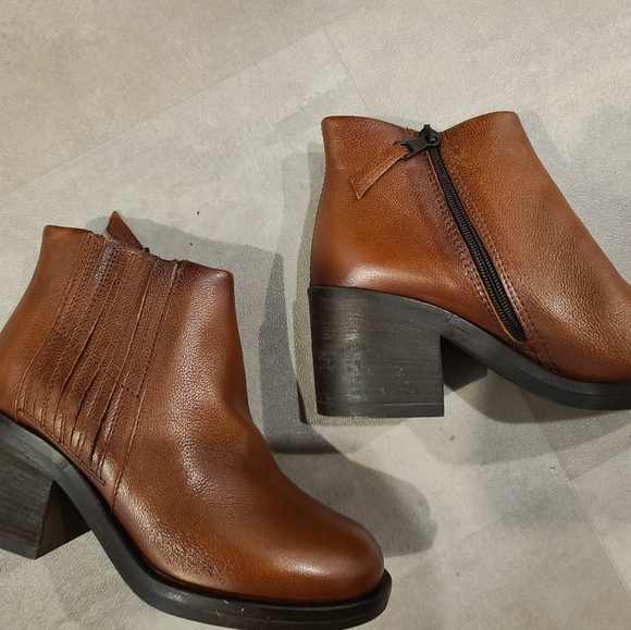 Brand new miz mooz tan booties - Picture 3 of 4